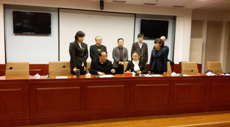 仟億達總裁王元圓(簽約席右)與承德市副市長吳清海簽約  仟億達總裁王元圓(簽約席右)與承德市副市長吳清海簽約